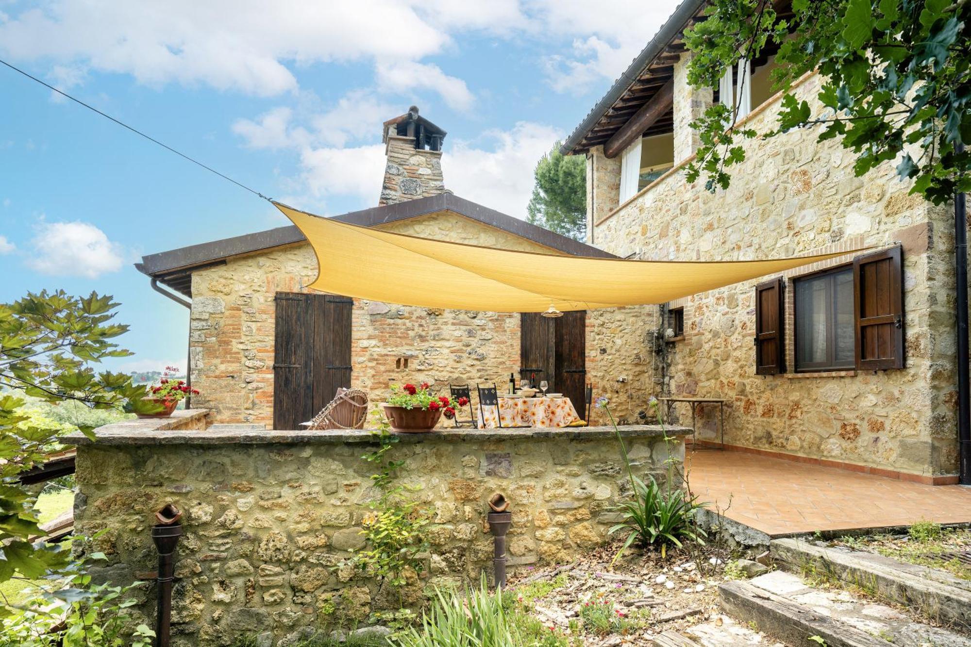 Agriturismo Bio Tra Cielo E Terra Frontignano Luaran gambar