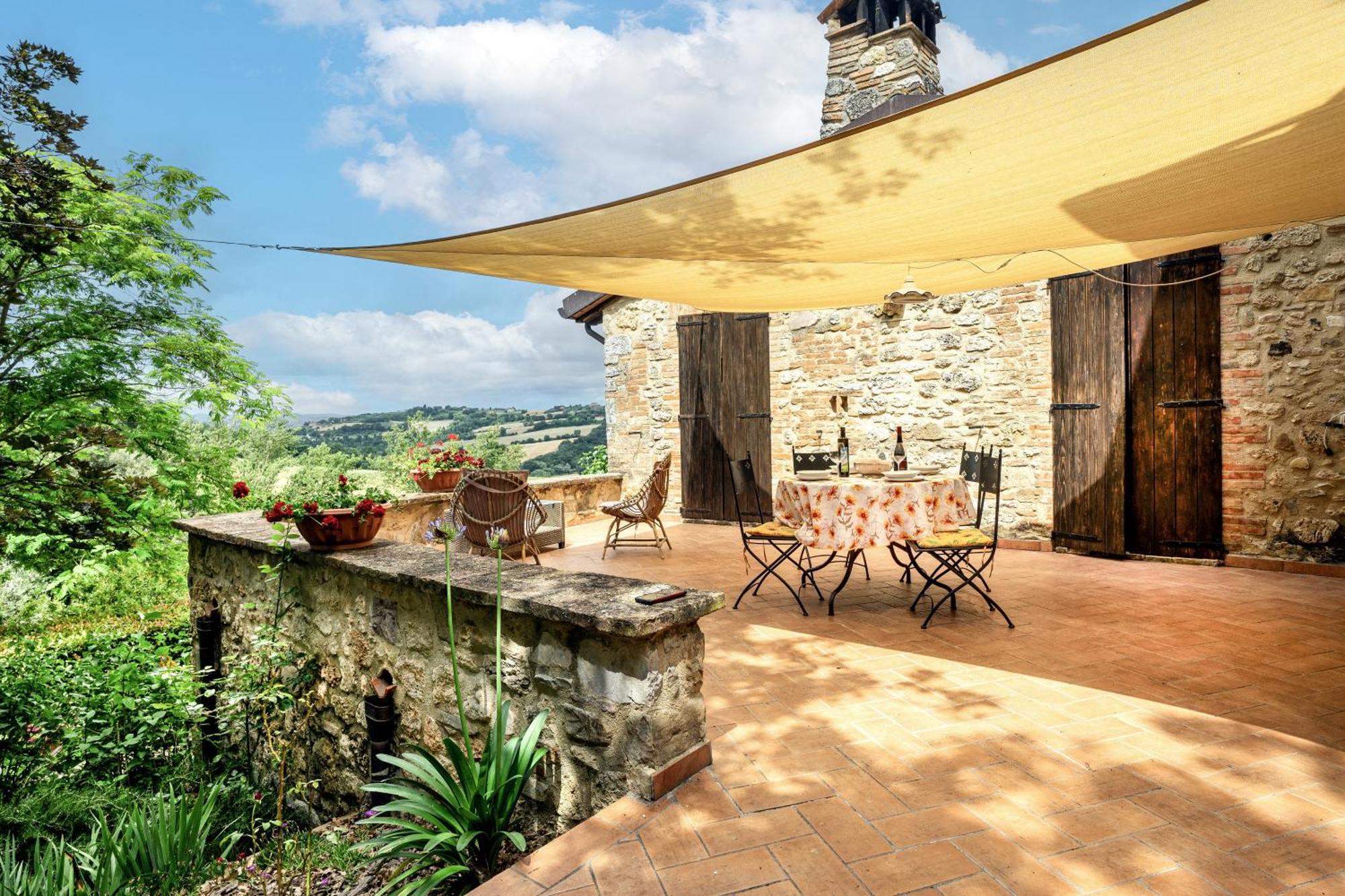Agriturismo Bio Tra Cielo E Terra Frontignano Luaran gambar